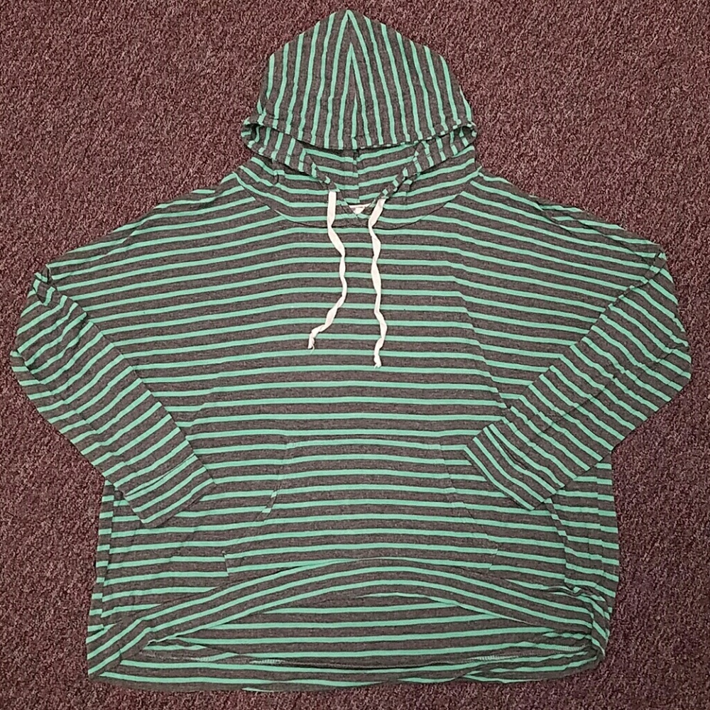 Hooded 3/4 length shirt